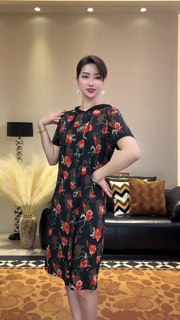 新款夏季气质连衣裙中老年妈妈装显瘦宽松遮肚大码优雅连帽玫瑰