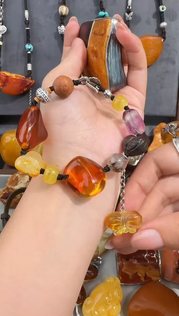 未镶嵌琥珀裸石君*琥珀