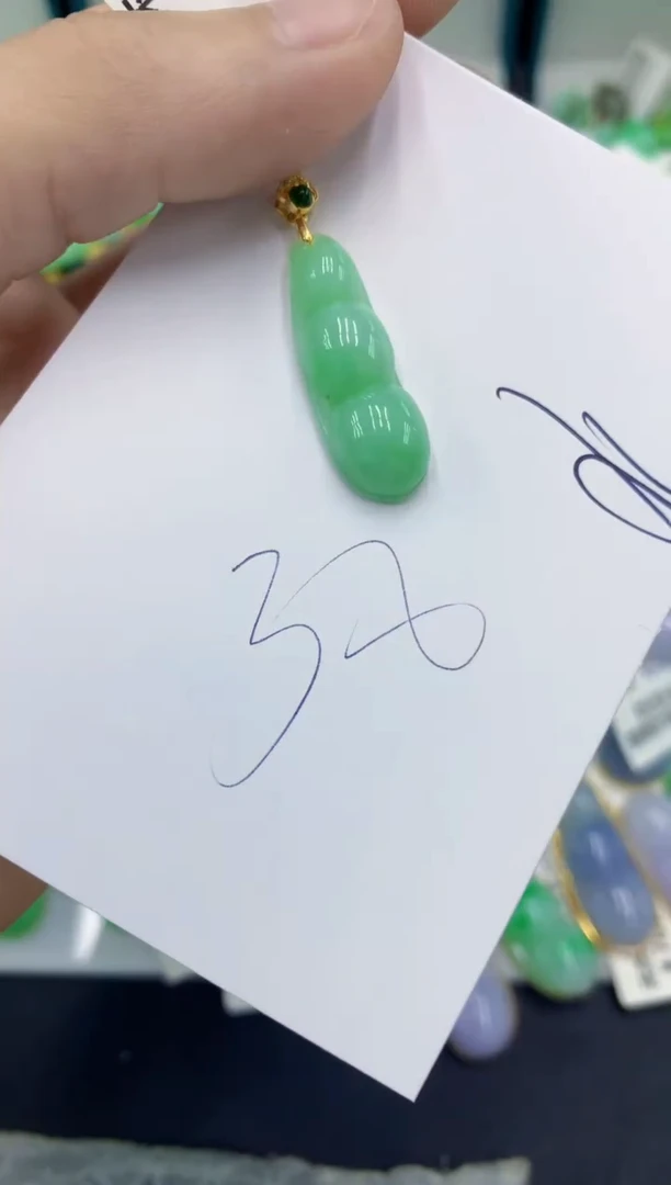 翡翠挂件未镶嵌翡翠
