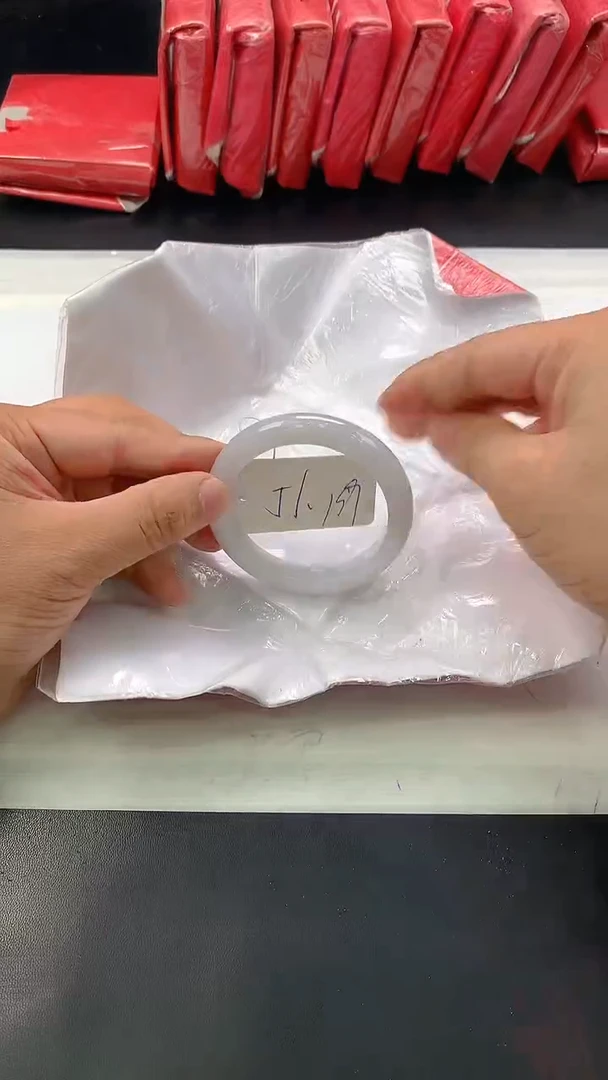 翡翠手镯未镶嵌124
