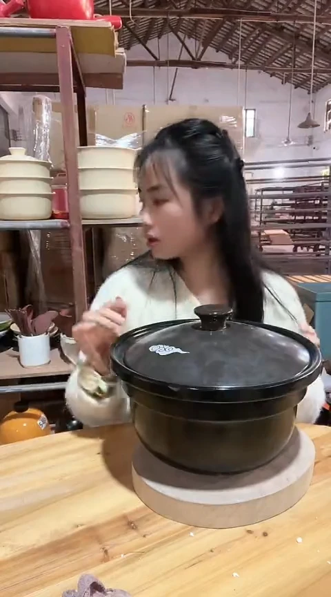 陶4203瑕疵黑锅带盖釉不匀