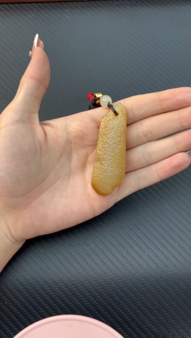 【闪购商品】和田玉吊坠(赠链)未镶嵌且末金山微色差吊坠