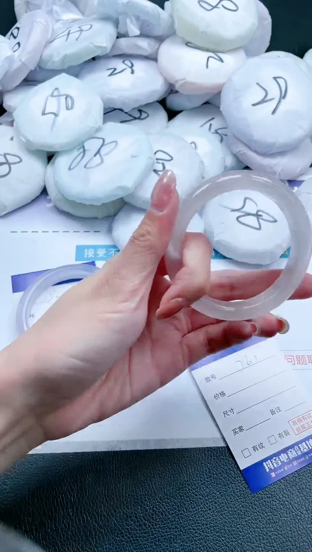 【闪购商品】石英质玉手镯未镶嵌17J261-55