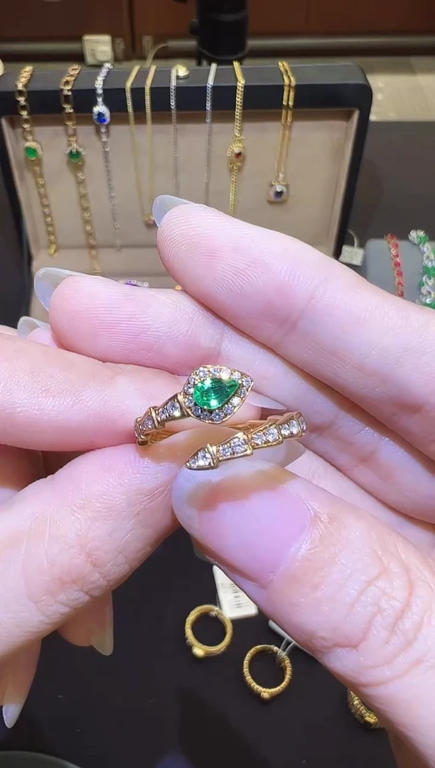 18K金镶嵌戒指祖母绿0.25ct