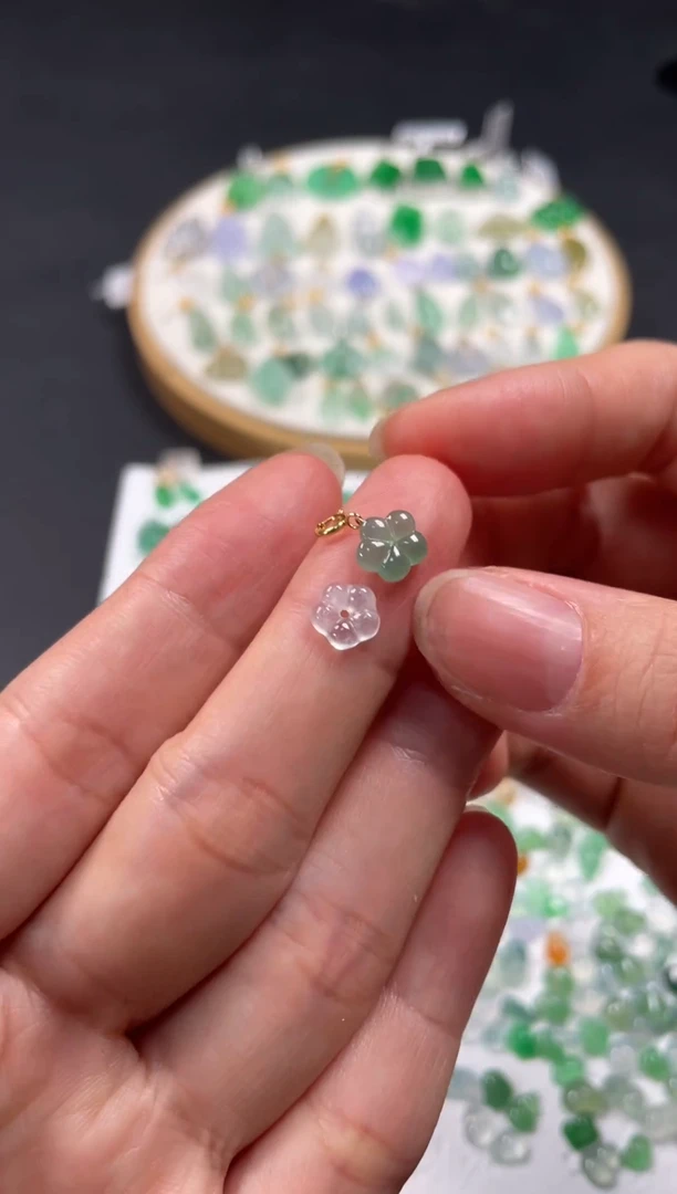 吊坠(不含链)18K金镶嵌翡翠一个JK722