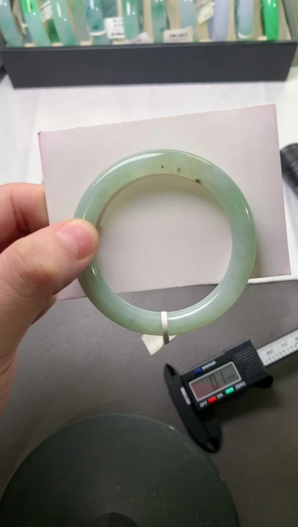 未镶嵌手镯（圆镯）翡翠52*8.9*8.8