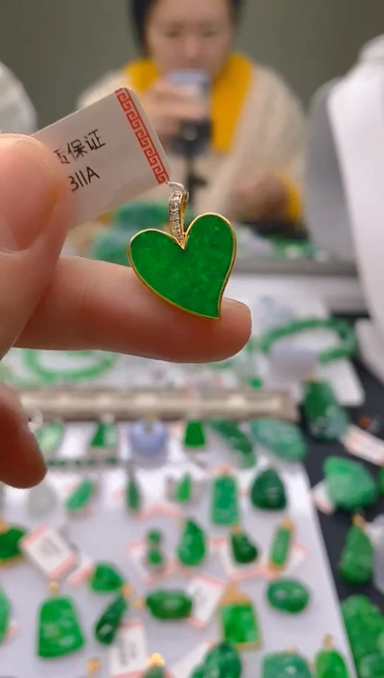 【闪购商品】翡翠颈饰18K金镶嵌天然翡翠A货，支持复检