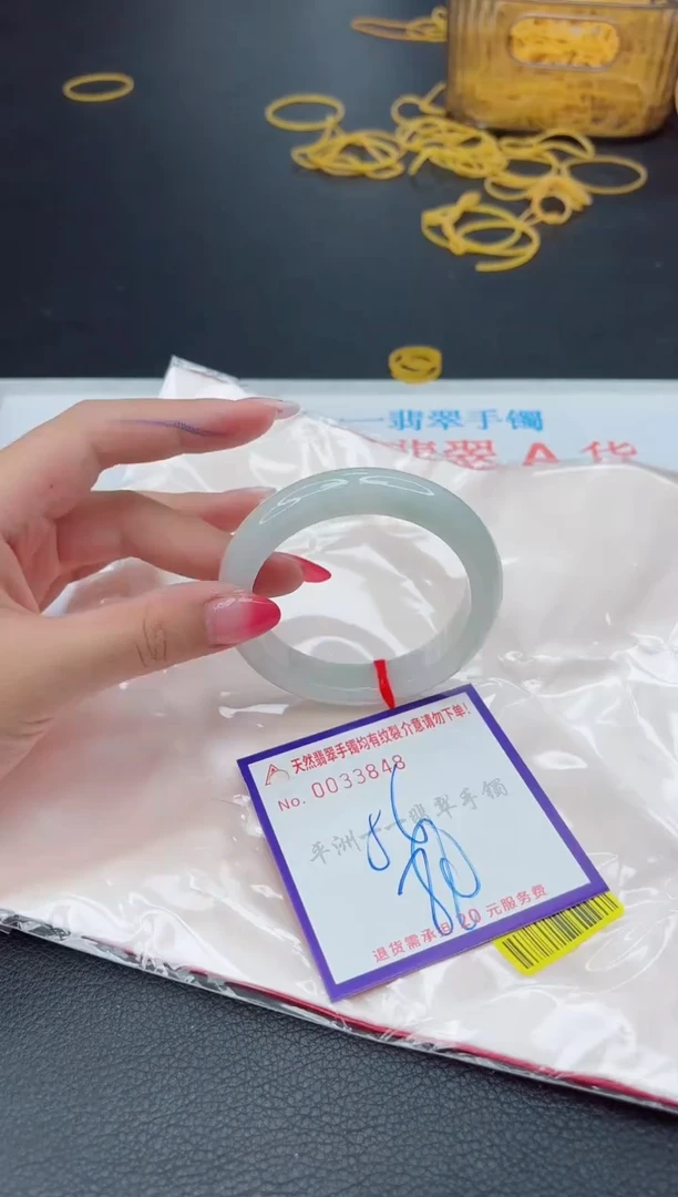 翡翠手镯未镶嵌1