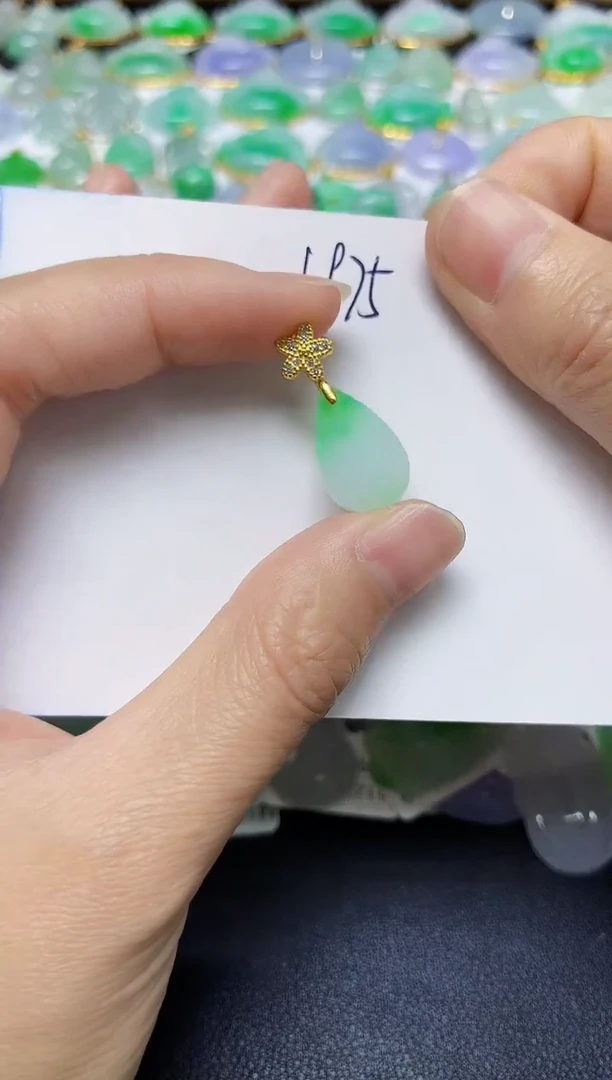 翡翠未镶嵌颈饰 天然缅甸翡翠A货