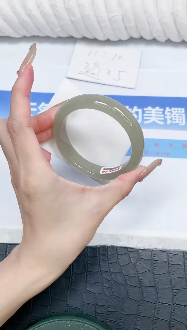 石英质玉手镯未镶嵌12-60
