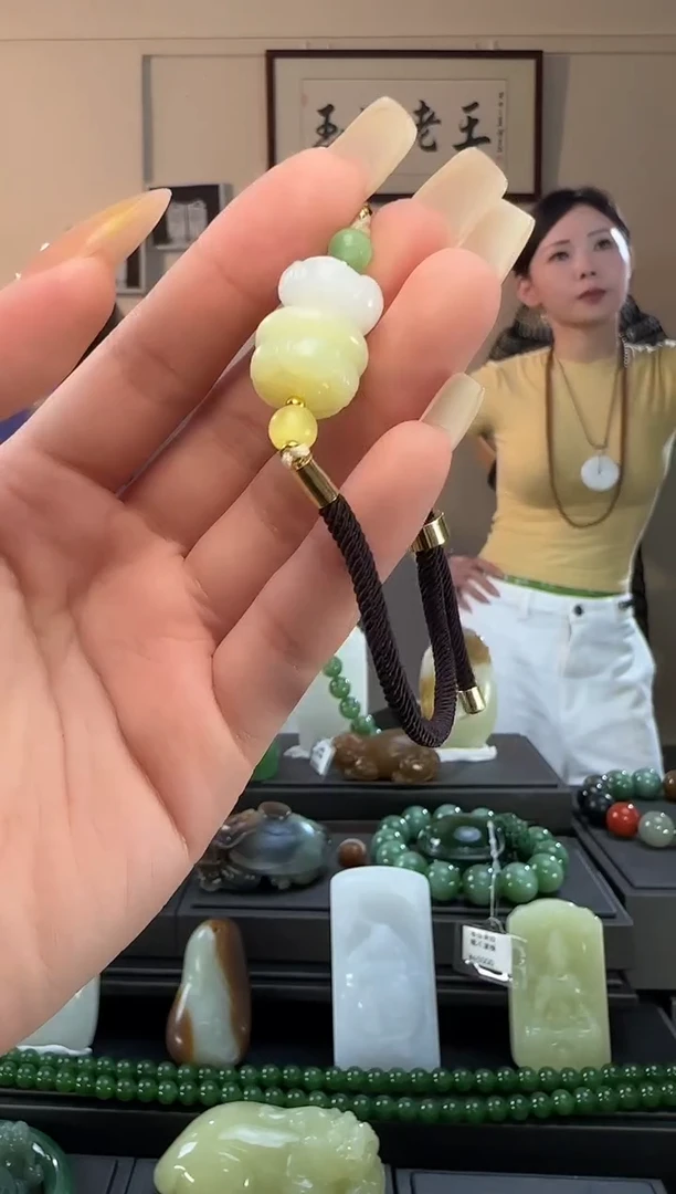 颈饰未镶嵌和田玉黄白并蒂莲手绳