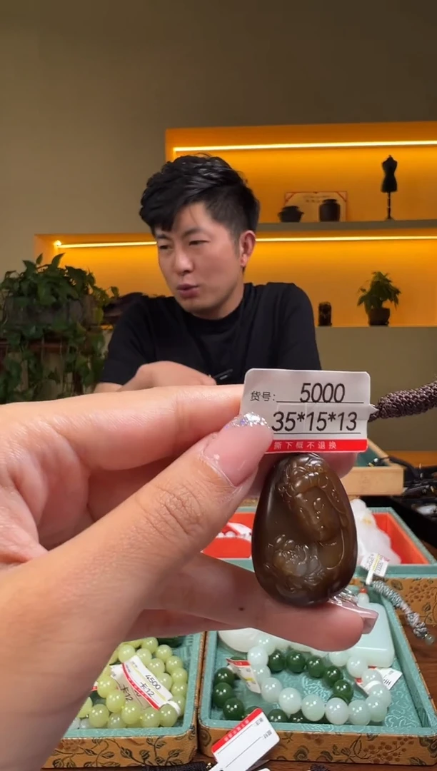 和田玉未镶嵌颈饰1