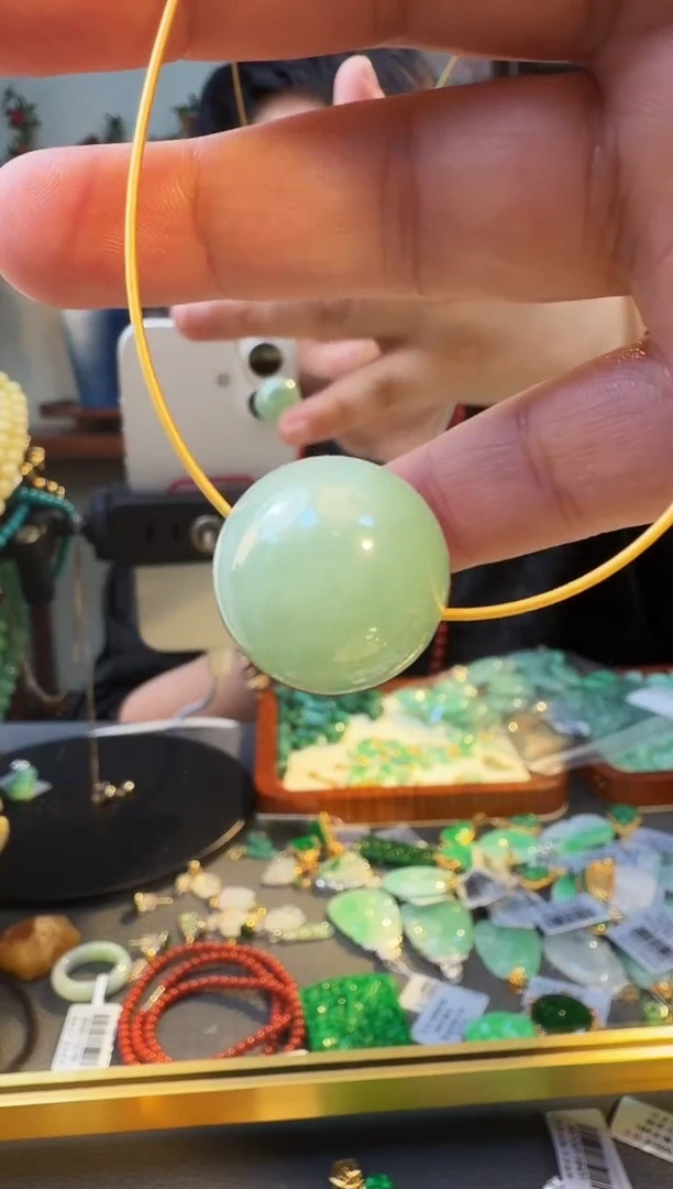 颈饰未镶嵌翡翠吊坠