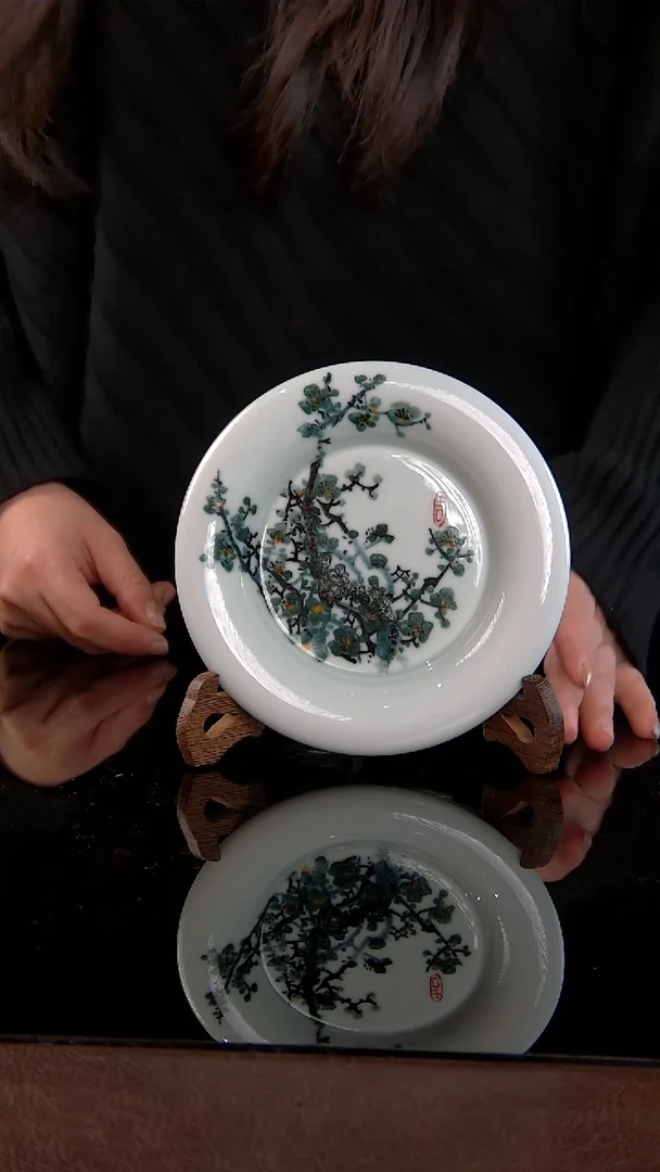 李华手绘釉中五彩绿梅壶承