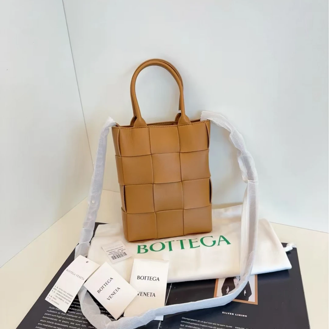 99新 BOTTEGA VENETA/葆蝶家 胖虎佳佳/箱包/斜挎包/31B250905009