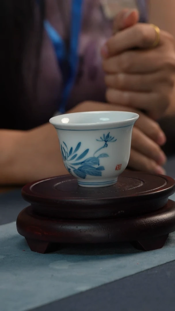 杯子景德镇手工手绘釉下青花菊花铃铛杯