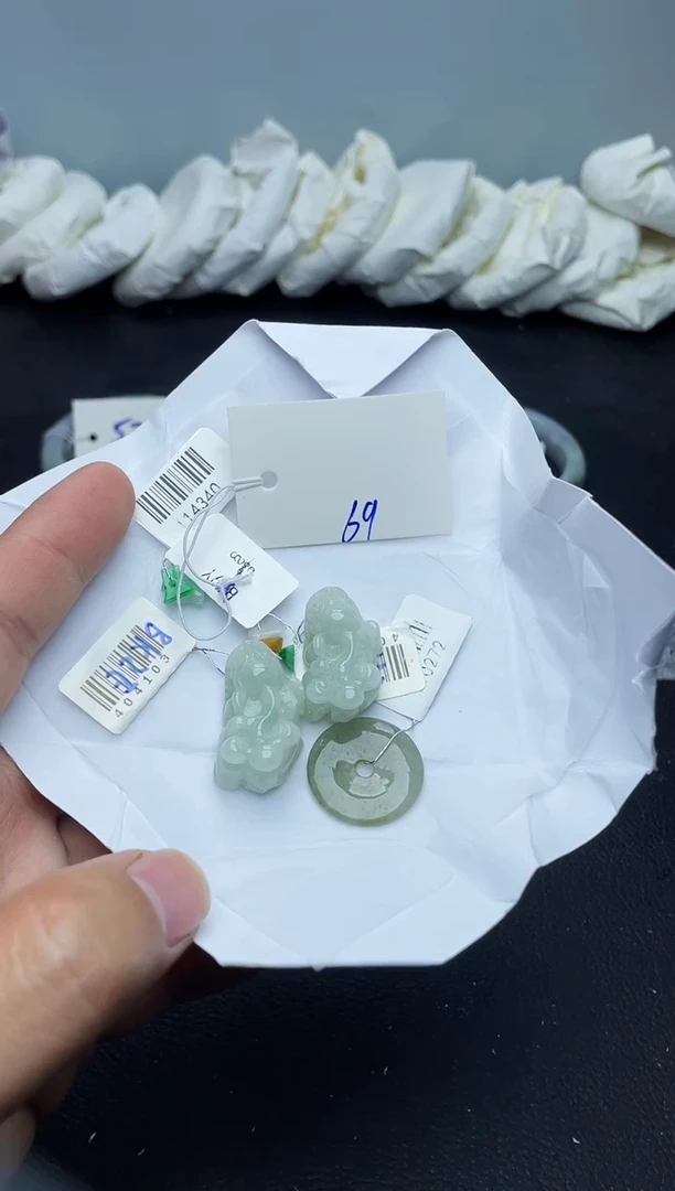 未镶嵌手镯翡翠69