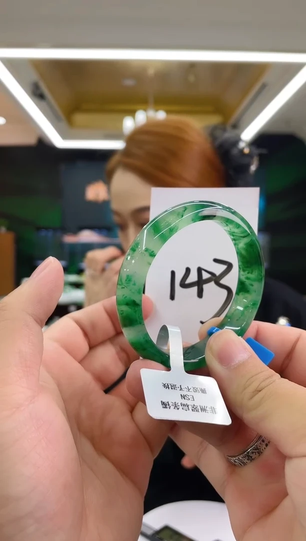 石英质玉（非洲翠）手镯未镶嵌?**薇天然冰飘花