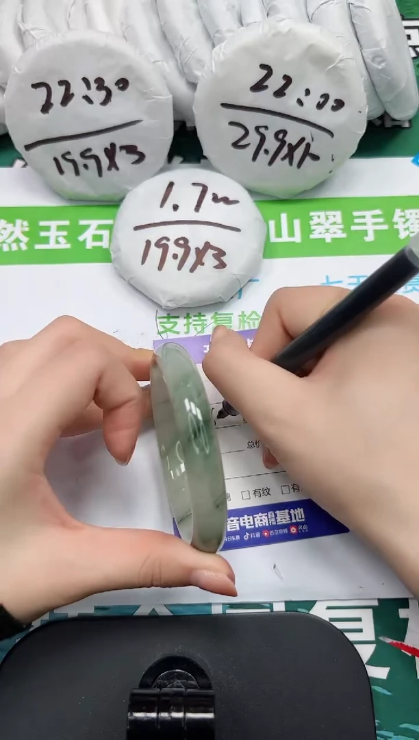 【闪购商品】石英质玉手镯未镶嵌k132-61