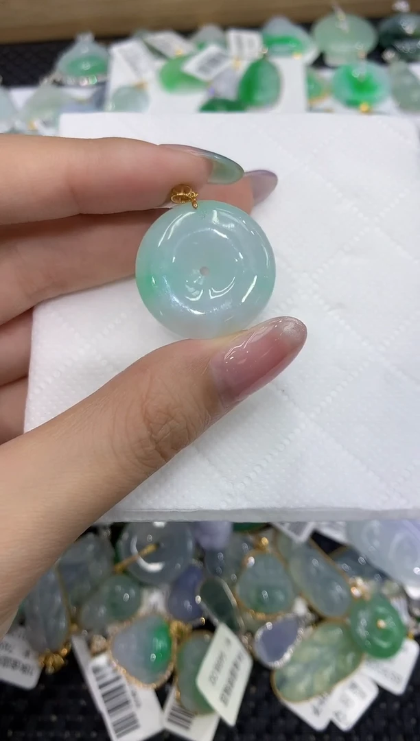 翡翠18K金镶嵌颈饰111111111111