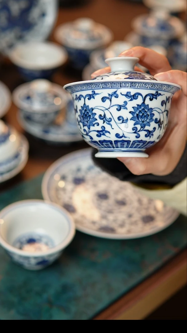 其他陶瓷缠枝连大盖碗