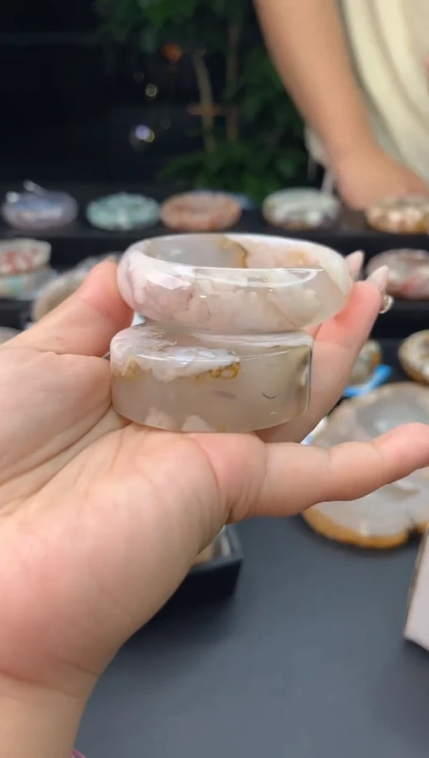 【闪购商品】石英质玉手镯未镶嵌赠送镯心（54圈口）无证书