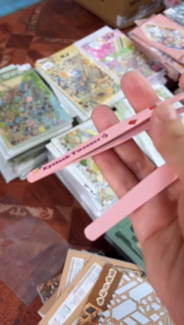 pet草莓镊子一对