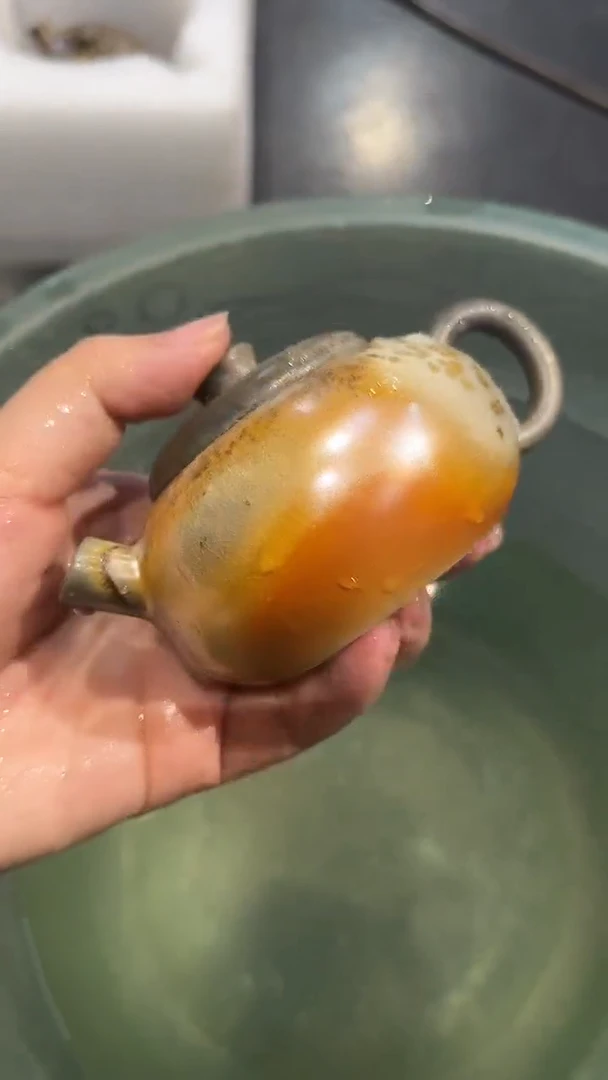 壶126号容量110-120ML中白泥 有点飞皮