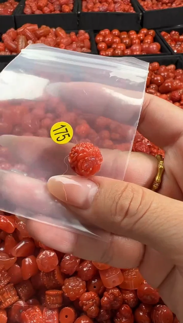 颈饰未镶嵌南红玛瑙1