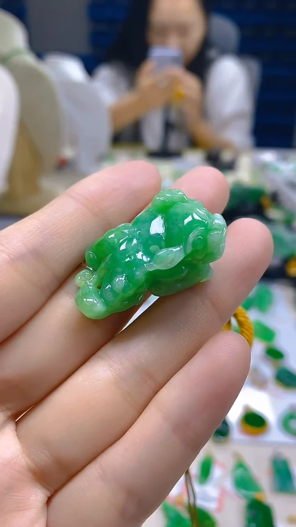 翡翠未镶嵌颈饰新号开播 全场乱卖