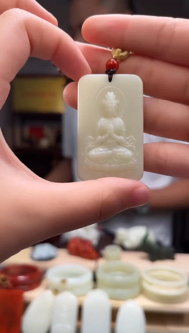 颈饰未镶嵌和田玉吊坠