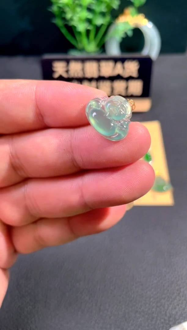 颈饰18K金镶嵌翡翠翡翠