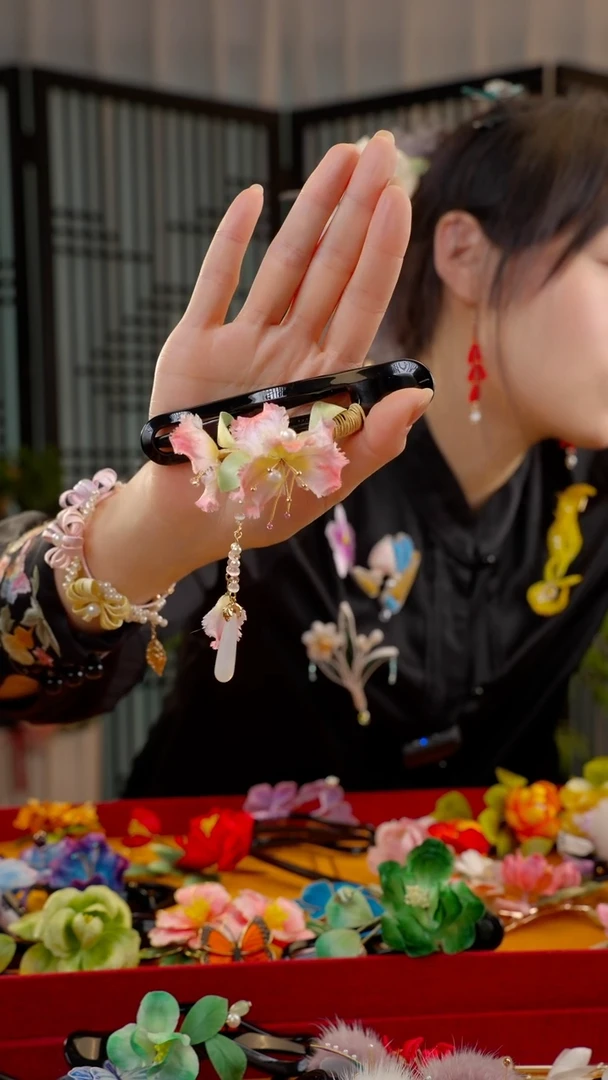 刺绣非遗绒花手工饰品