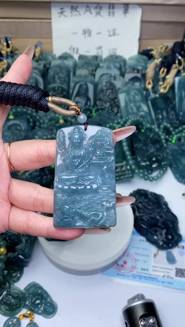 颈饰未镶嵌翡翠