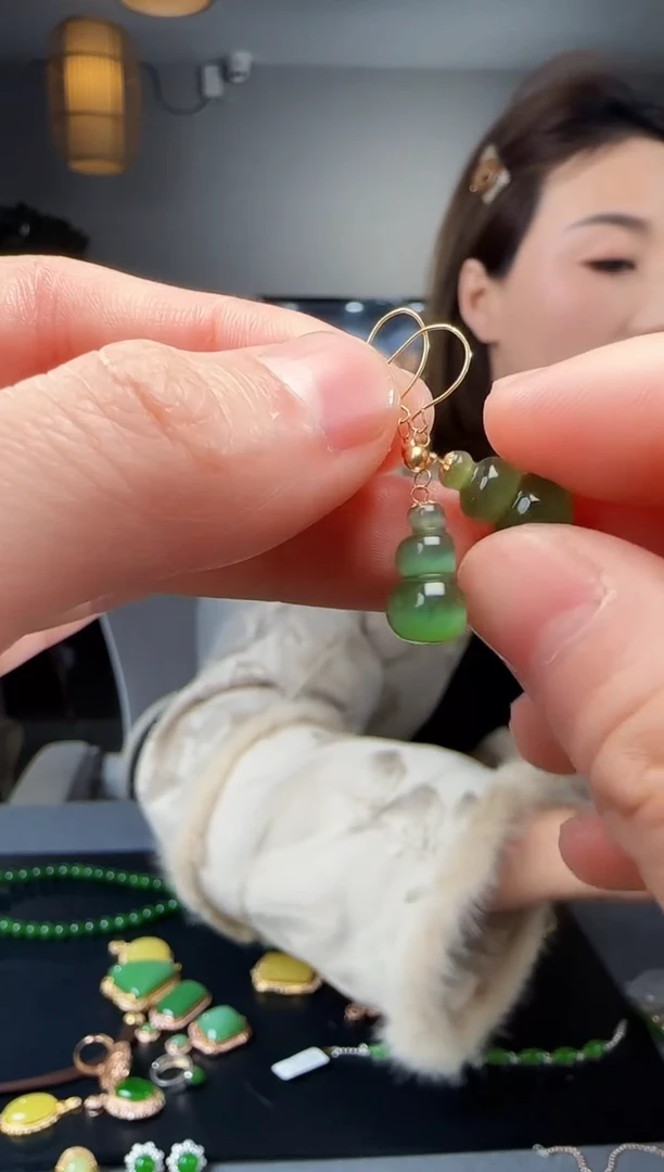 【闪购商品】和田玉耳钉18K金镶嵌1