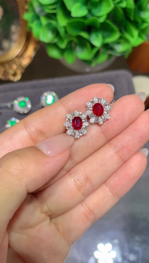 耳钉18K金镶嵌红宝石1.6CT