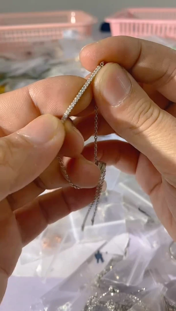 【闪购商品】水晶颈饰银S925镶嵌X15红宝，蓝宝，多样性发一件赠链