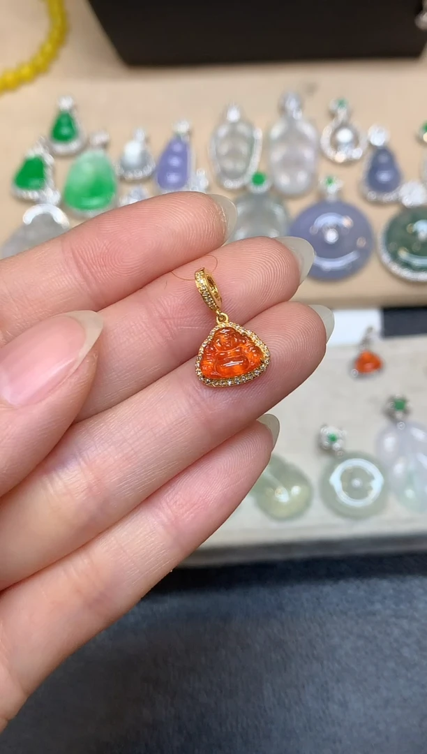 颈饰18K金镶嵌翡翠佛公【无服务费