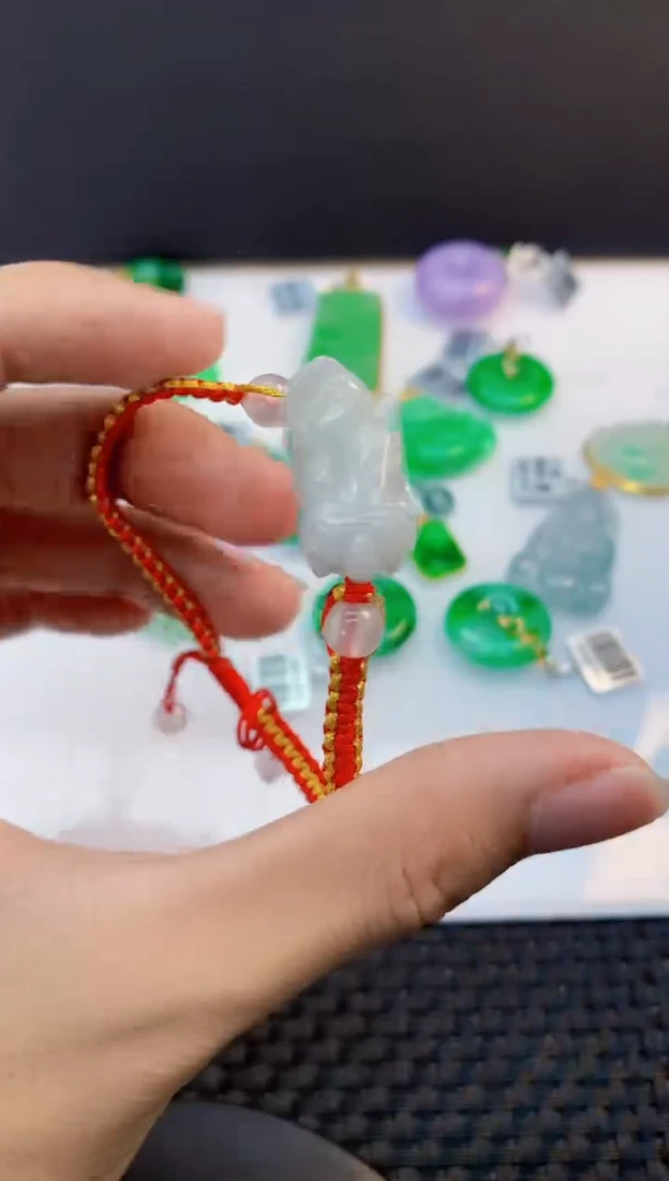 翡翠未镶嵌颈饰       1