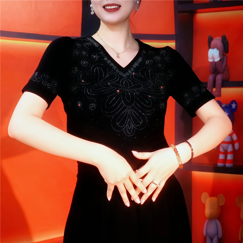 【W001花韵】V领新款夏季黑色百搭洋气时尚气质遮肉显瘦镶钻短袖t恤