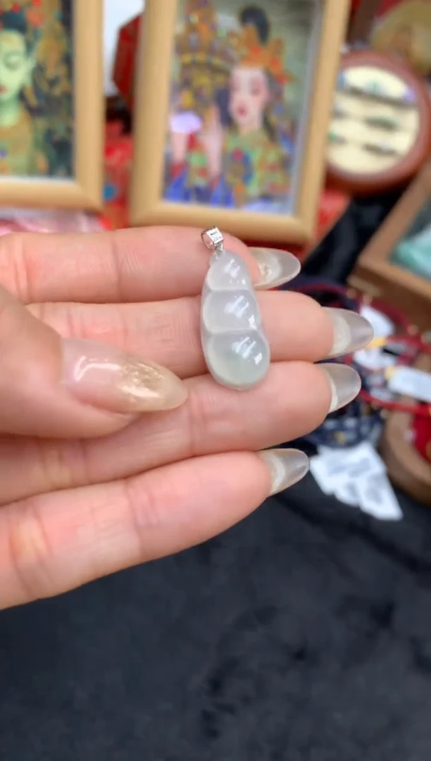 【闪购商品】翡翠颈饰18K金镶嵌福豆