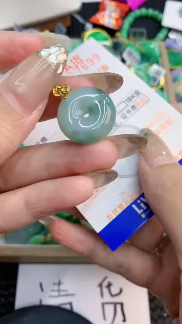 翡翠未镶嵌颈饰           1