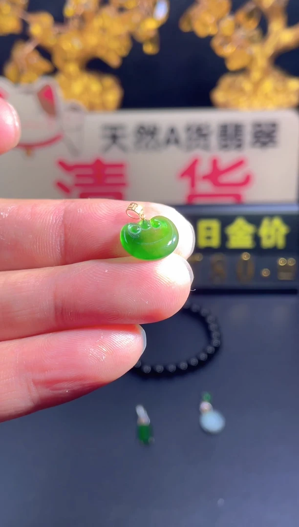 翡翠18K金镶嵌颈饰