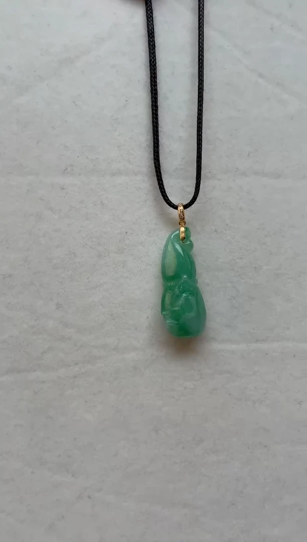 颈饰18K金镶嵌翡翠挂件