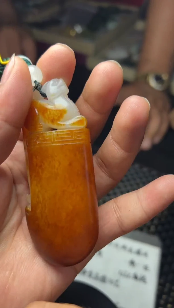 和田玉未镶嵌颈饰福****司和田玉