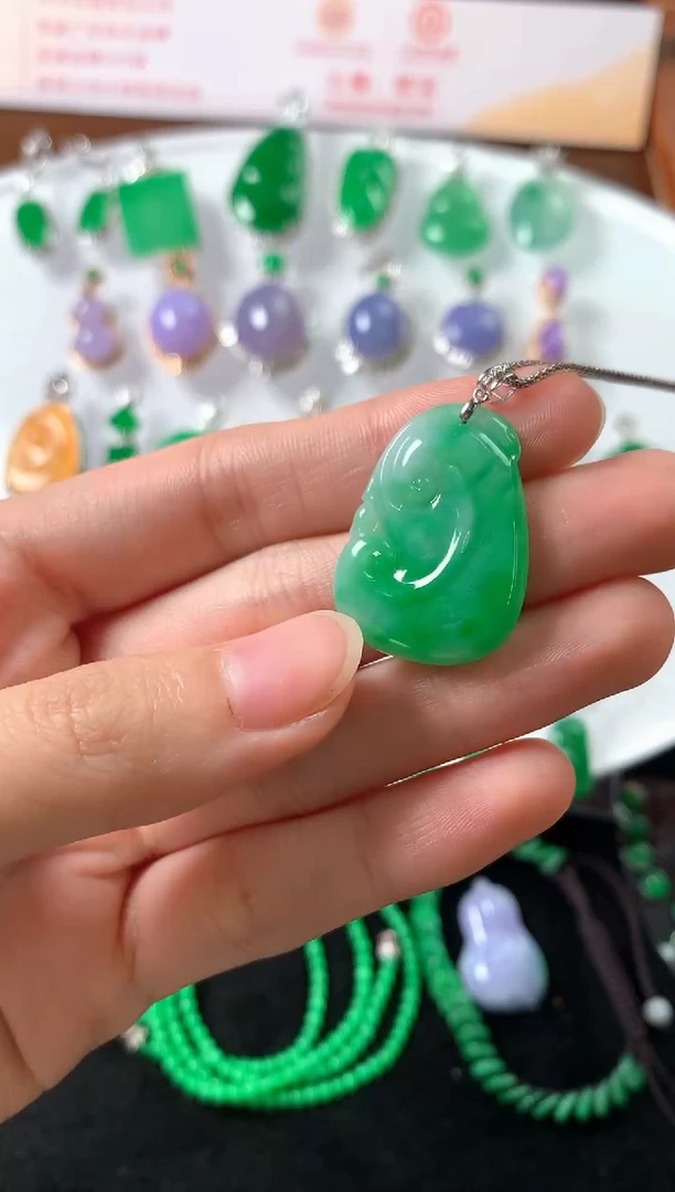 吊坠(赠链)18K金镶嵌翡翠吊坠