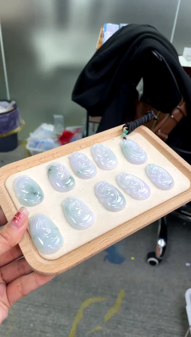 【闪购商品】翡翠吊坠(不含链)未镶嵌如意多样性发货发一件