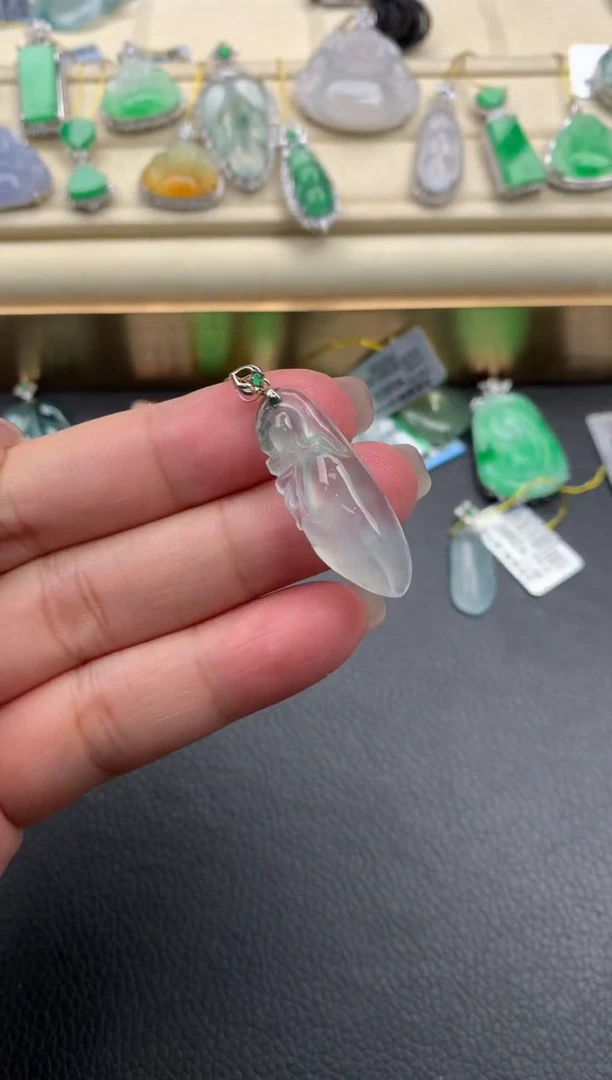 翡翠18K金镶嵌颈饰A658