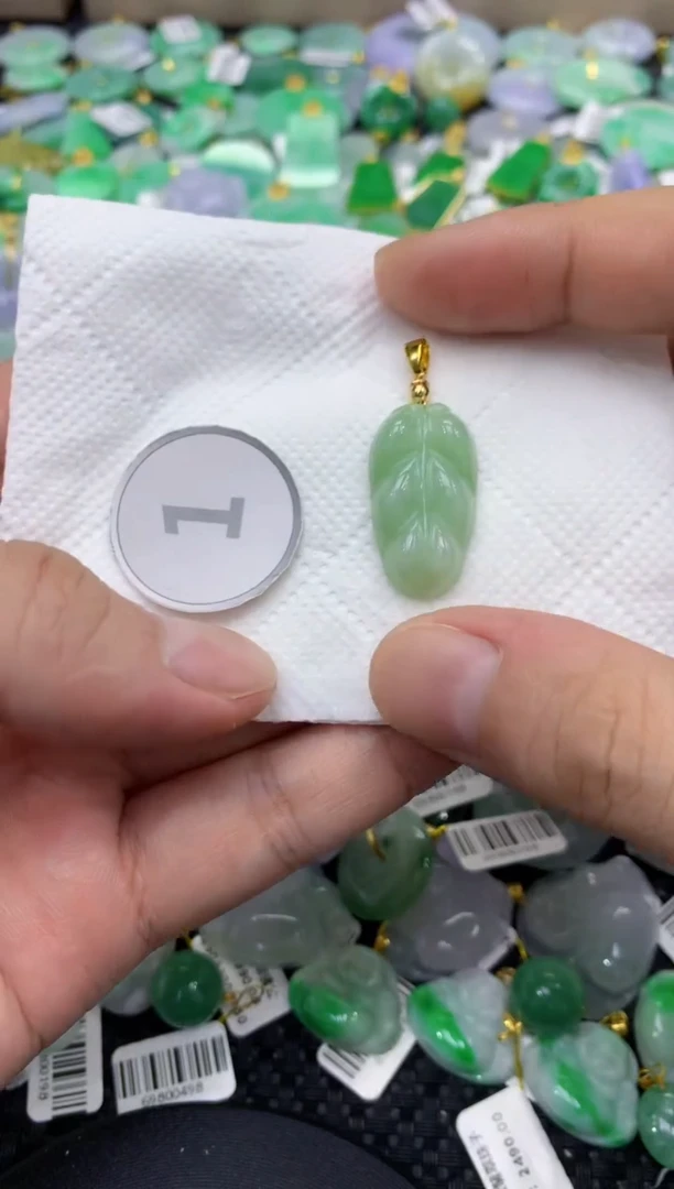 颈饰未镶嵌翡翠天然缅甸翡翠A货