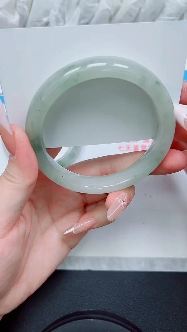 【闪购商品】石英质玉手镯未镶嵌39